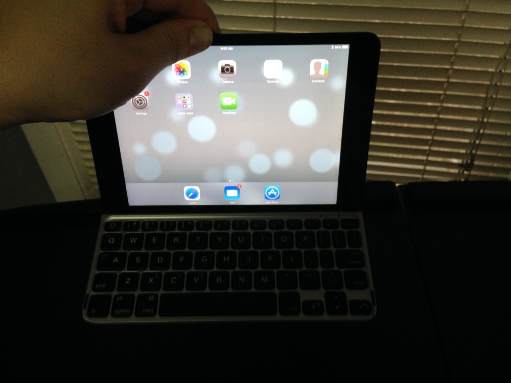 Figure 02: Picking up the iPad with the Keyboard in the magnetic slot